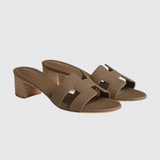 Oasis Sandals in Étoupe
