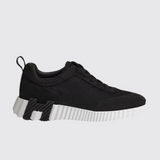 Bouncing Sneakers in Noir