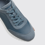 Bouncing Sneakers in Bleu Mer