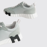 Bouncing Sneakers in Gris Nuage
