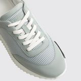 Bouncing Sneakers in Gris Nuage