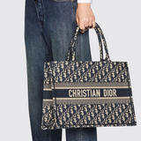 Dior Book Tote Medium Bag in Ecrue et Bleu
