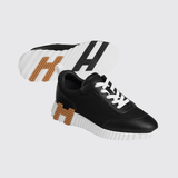 Bouncing Sneakers in Noir