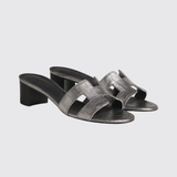 Oasis Sandals in Gris Argenté