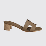 Oasis Sandals in Étoupe