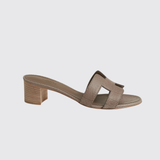 Oasis Sandals in Étoupe