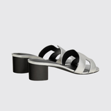 Oasis Sandals in Gris Argenté
