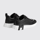 Bouncing Sneakers in Noir
