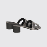 Oasis Sandals in Gris Argenté