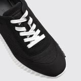 Bouncing Sneakers in Noir