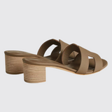 Oasis Sandals in Étoupe