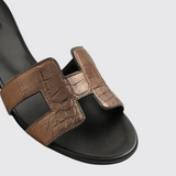 Oasis Sandals in Doré Antique
