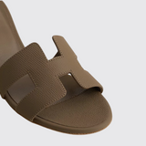 Oasis Sandals in Étoupe