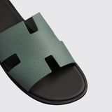 Izmir Sandals in Vert Cèdre / Marron Ebène