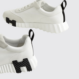 Bouncing Sneakers in Blanc