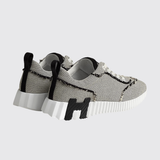 Bouncing Sneakers in Noir