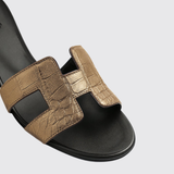 Oasis Sandals in Doré Foncé