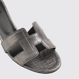 Oasis Sandals in Gris Argenté