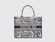 Dior Book Tote Medium in Ecrue et Bleu, image 1